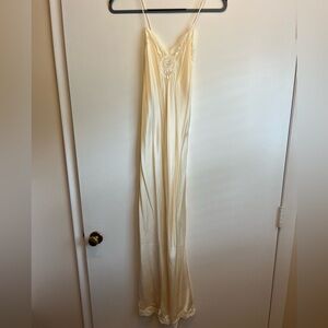 100% silk Victoria’s Secret bridal chemise nightgown size S